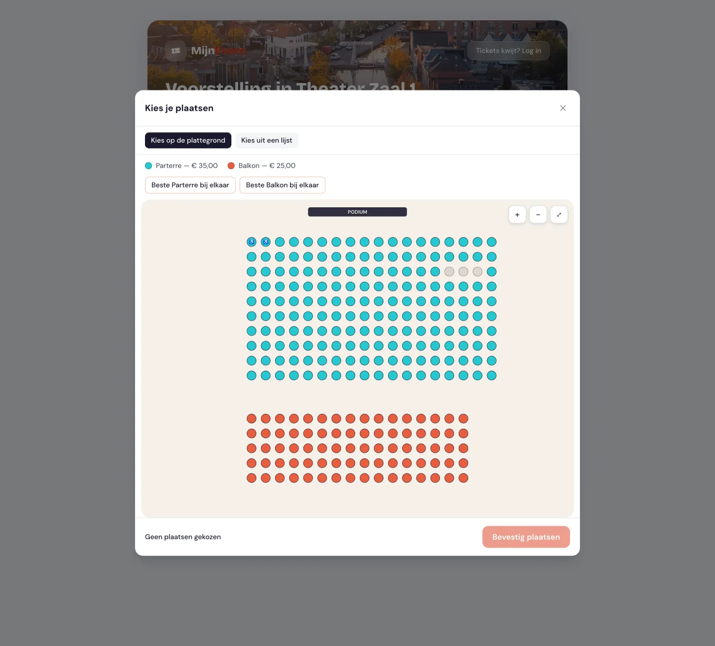 De bezoeker kiest zijn stoel op een merk-eigen plattegrond met rangen in kleur, podium en rolstoelplaatsen